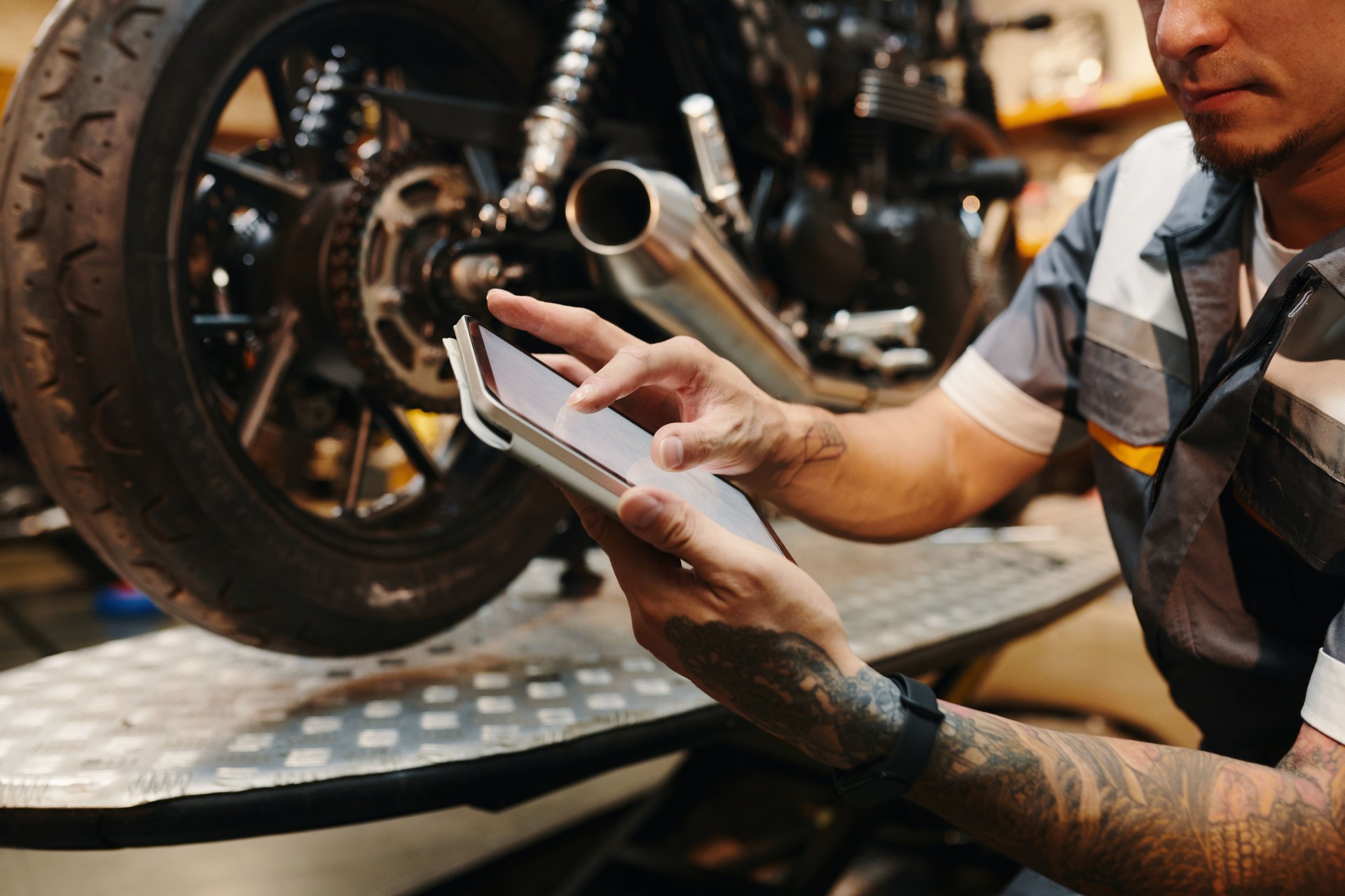 Repairman Checking Scheme of Motorcycle